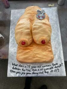 Chicago-Illinos-Sagging-Dropping-Olg-Bag-Tit-Shape-Cake